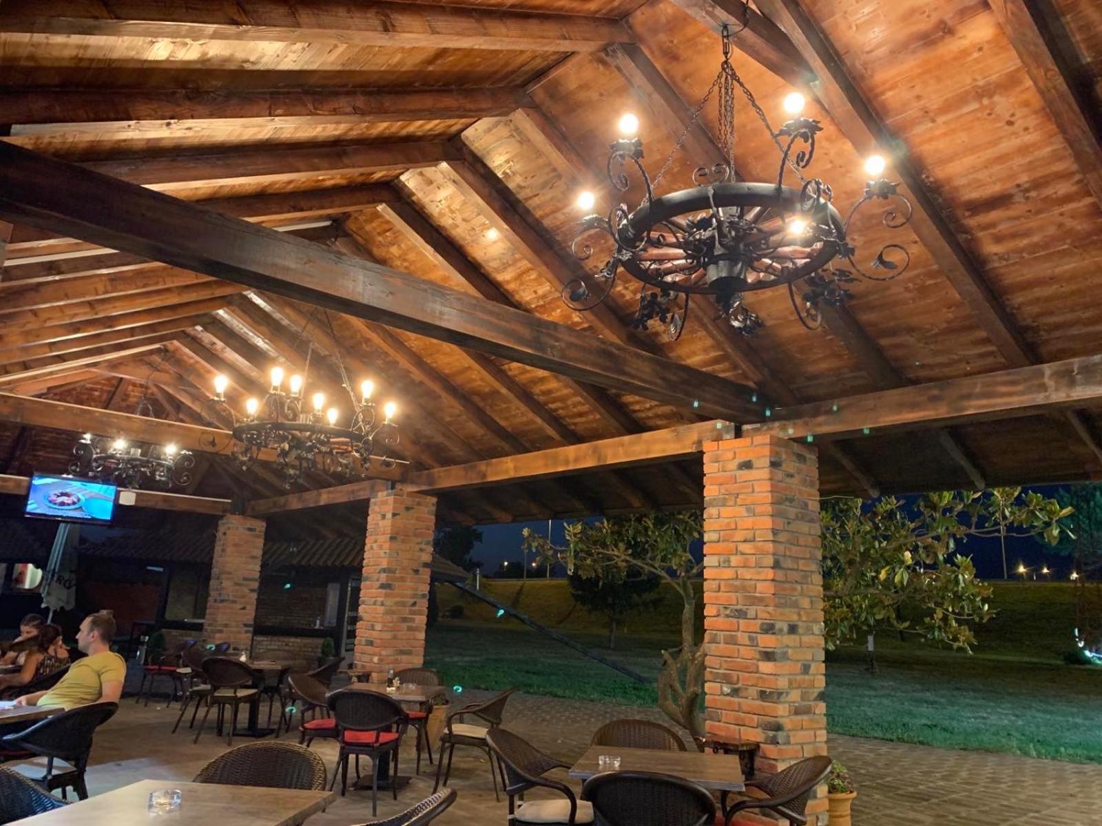 Motel Stari Hrast Markovac Exterior foto